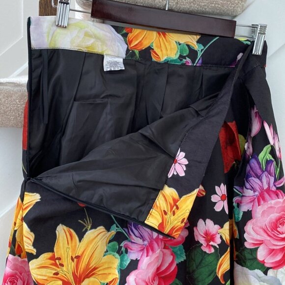 Pleated A line Floral Skirt Size M - Picture 7 of 9